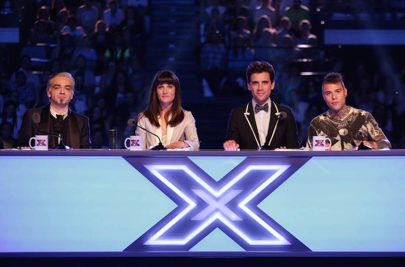 X FACTOR 2014: ASSEGNATE LE CATEGORIE. UNA PUNTATA IN PIU’ PER I CASTING, REPLICATI SU CIELO. ELIO ALLE HOME VISIT