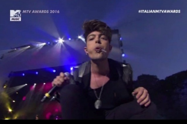 THE KOLORS: STASH SPUTA IN DIRETTA AGLI MTV AWARDS. IL CONDUTTORE: “MA CHI CAZZO SEI?”