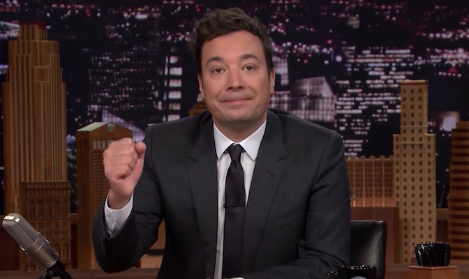 Jimmy Fallon si commuove ricordando sua madre morta: «Non smetterò mai di provare a farti ridere» – Video