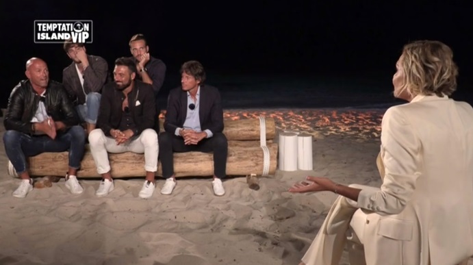 Temptation Island Vip: Simona Ventura è un ‘falò’ in piena con Bettarini e la fidanzata – Video