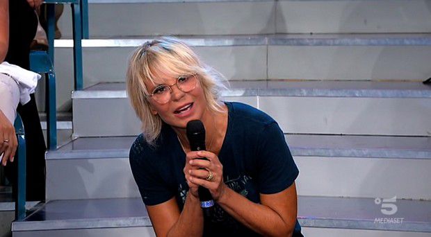 Canale 5 e Maria De Filippi giocano d’anticipo: lunedì 7 settembre tutti in onda (tranne Striscia)