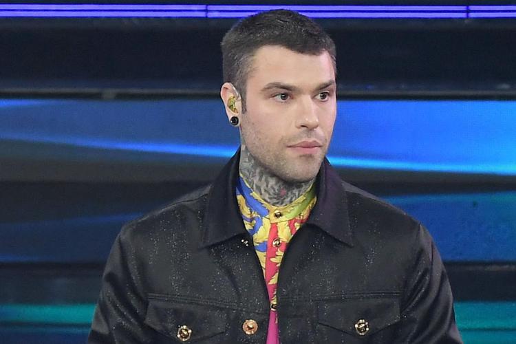 Rai1 pronta ad ospitare Fedez ai Music Awards a dispetto del contenzioso (e di Di Mare). Lui declina