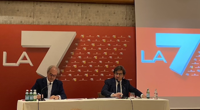 Presentazione dei Palinsesti La7 2022/2023 in diretta. Cairo: “Siamo la terza rete sullo streaming lineare”. Sulle maratone finite: “Non c’era più Coca Zero per Mentana”