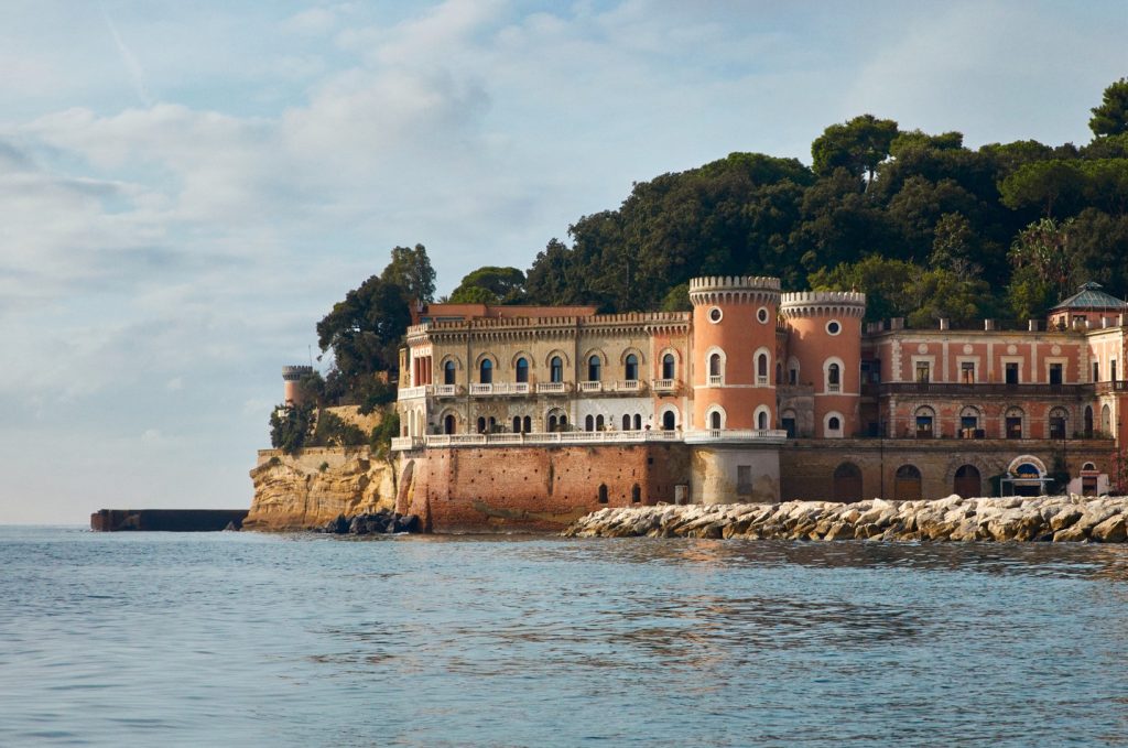 Palazzo Palladini di Un Posto al Sole è su Airbnb